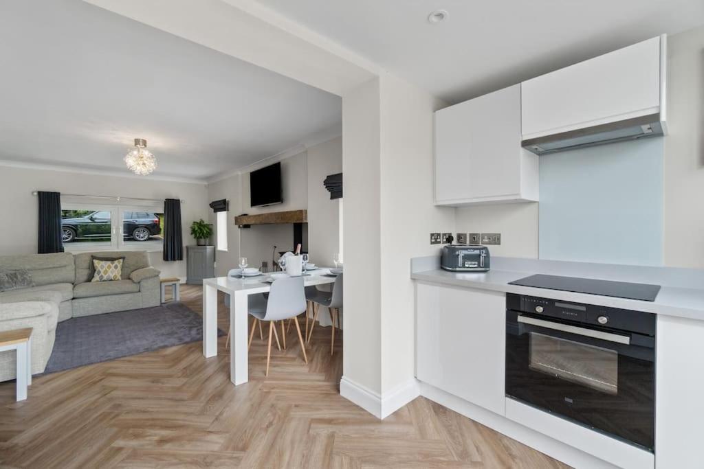 White Cottage Stunning Contemporary 2 Bedroom 2 Ensuite Annex With Hot Tub Plymouth Bagian luar foto