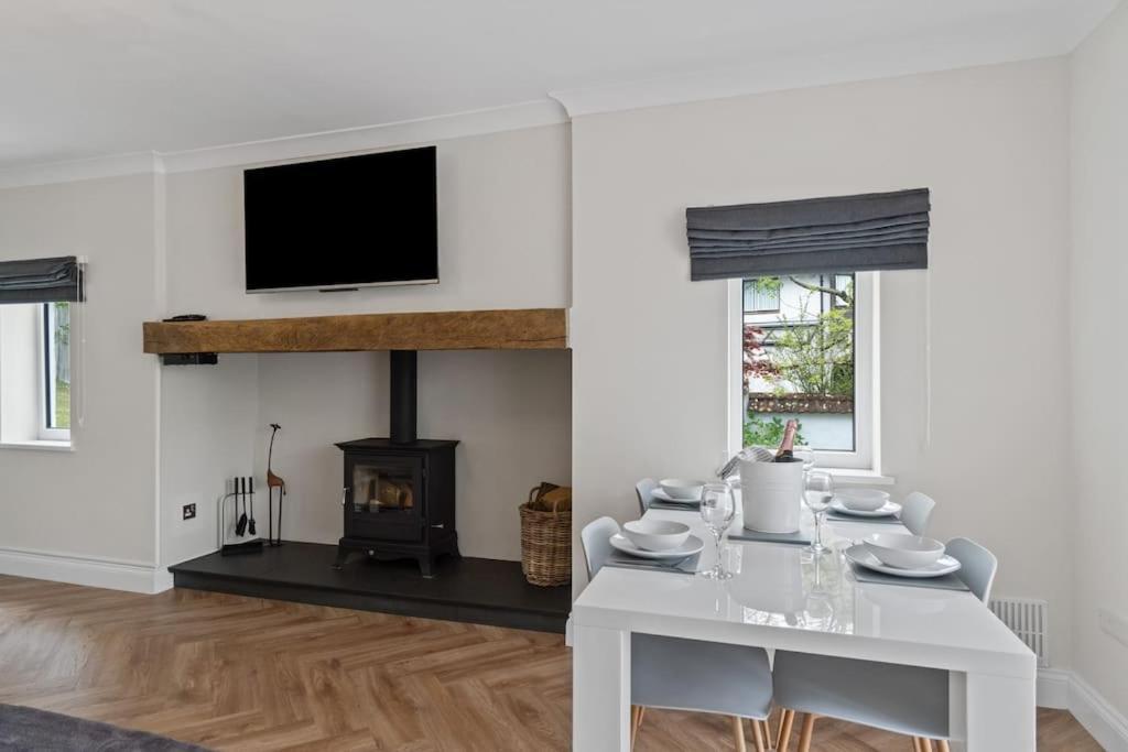 White Cottage Stunning Contemporary 2 Bedroom 2 Ensuite Annex With Hot Tub Plymouth Bagian luar foto
