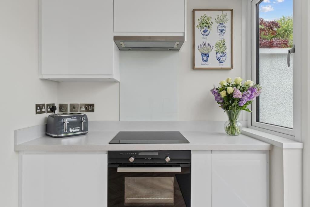 White Cottage Stunning Contemporary 2 Bedroom 2 Ensuite Annex With Hot Tub Plymouth Bagian luar foto